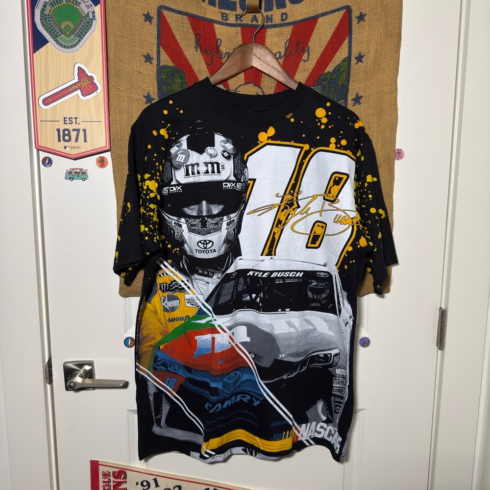 Modern 2022 KYLE BUSCH #18 M&M NASCAR Limited Edition AOP (XL)